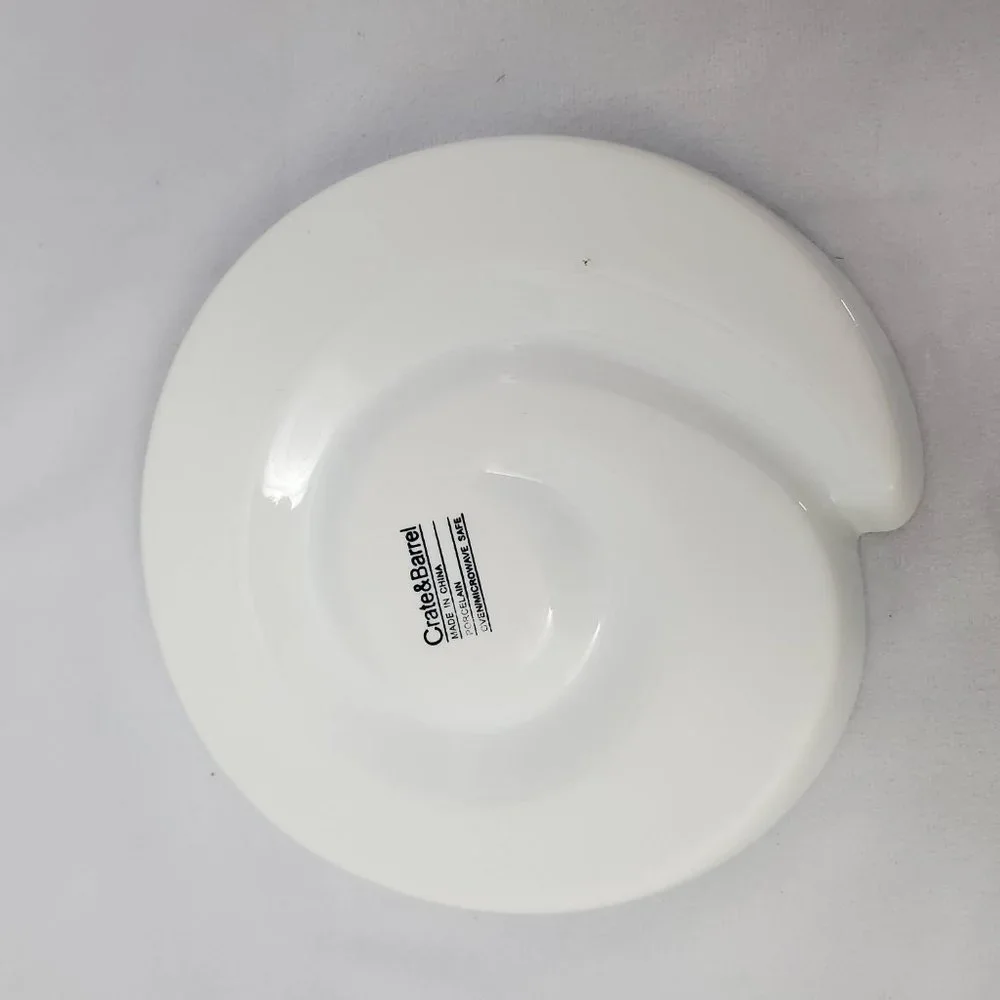 Crate & Barrel Porcelain Swirl Dish 6 5/8